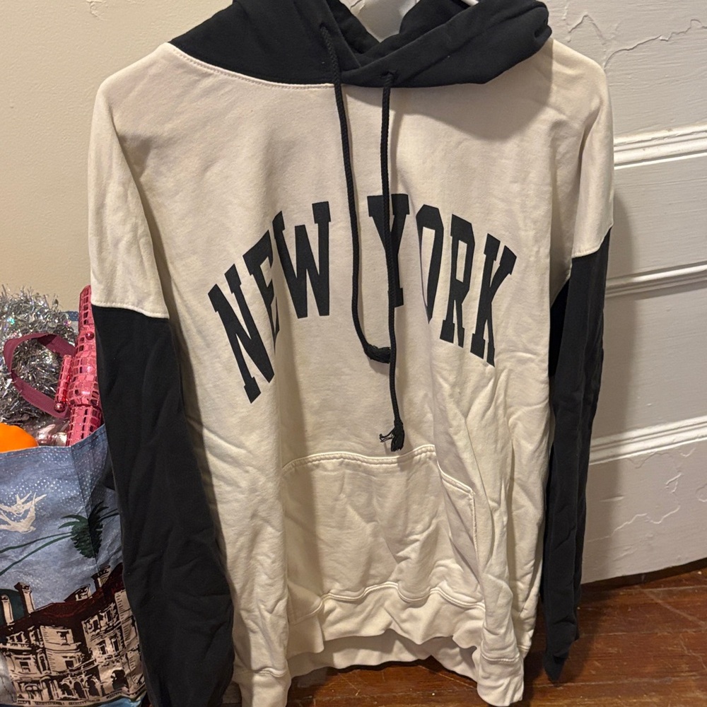 BRANDY MELVILLE New York Black and White Hoodie